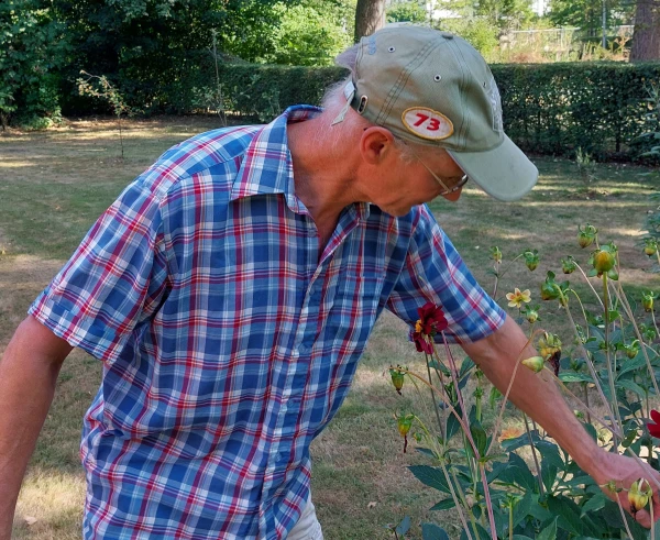 Peter Zwerver: kleur in de kerktuin