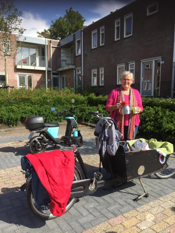 Per bakfiets met koffie Beijum door